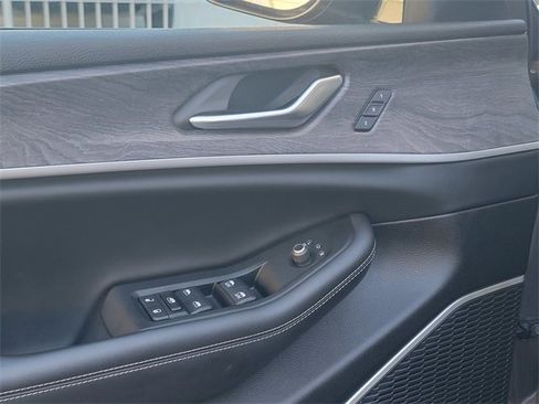 Used 2022 Jeep Grand Cherokee L Limited w/ Black Appearance Package image 11