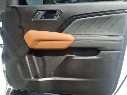 Used 2025 GMC Canyon AT4 AWD/4WD image 13