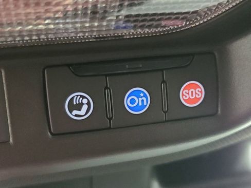 Certified 2025 Chevrolet Trax RS w/ Driver Confidence Package image 17