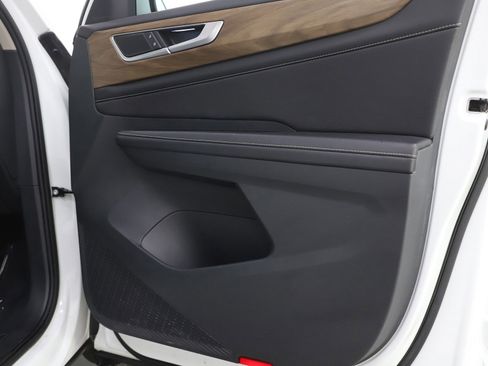 Used 2025 Volkswagen Atlas SE AWD/4WD image 11