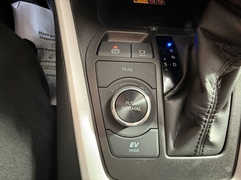 Used 2023 Toyota RAV4 XLE Premium AWD/4WD image 20