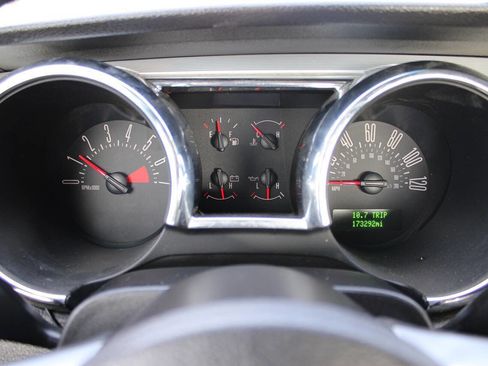 Used 2005 Ford Mustang V6 Deluxe 2dr Fastback image 12