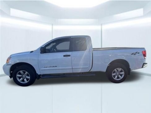 Used 2014 Nissan Titan SV w/ SV Value Truck Package AWD/4WD image 10