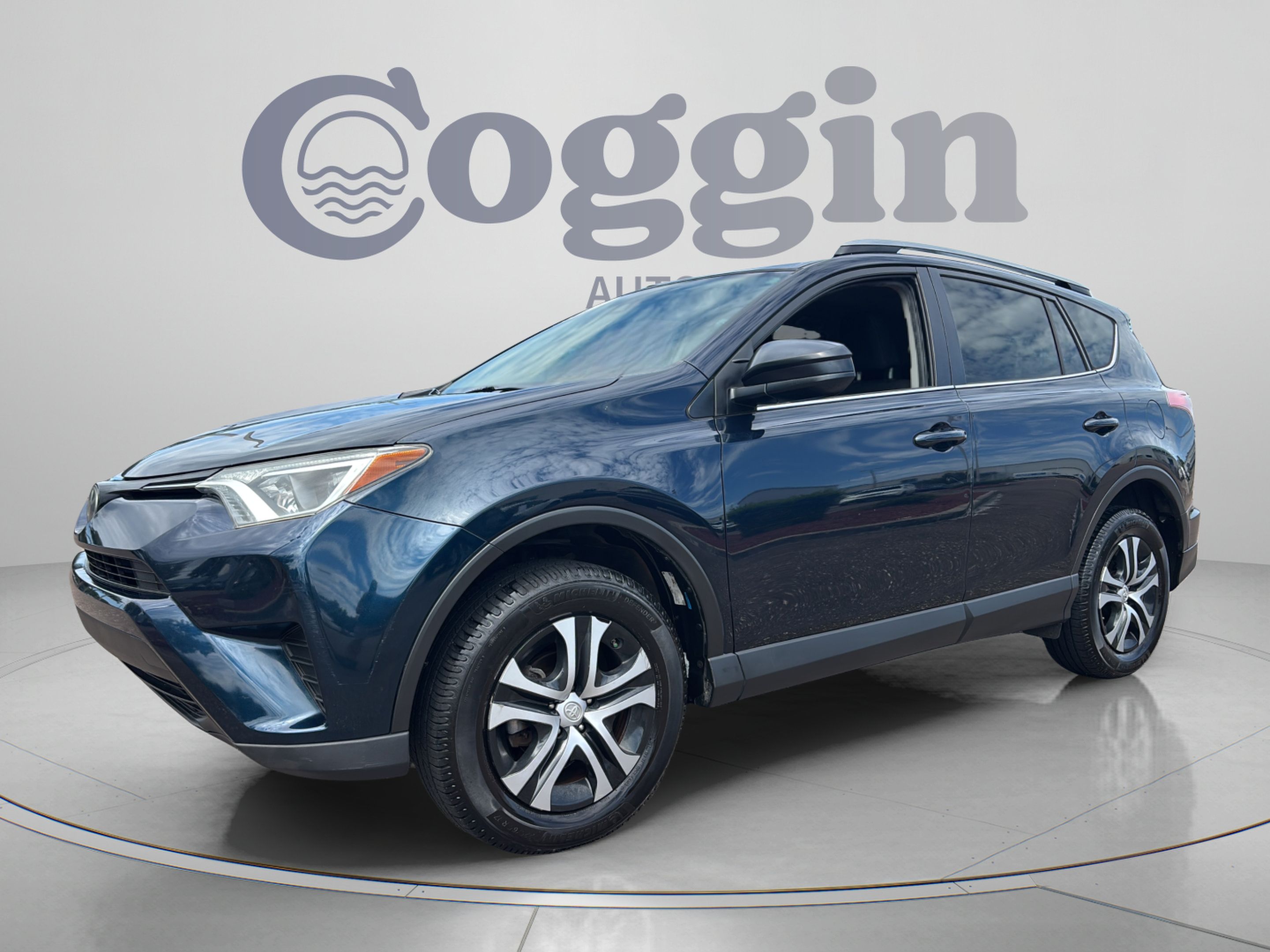 Used 2017 Toyota RAV4 LE FWD image 1