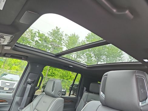 Used 2024 Cadillac Escalade ESV Premium Luxury AWD/4WD image 14