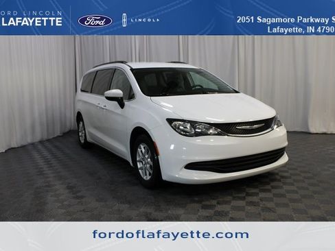 Used 2020 Chrysler Voyager Lxi image 1