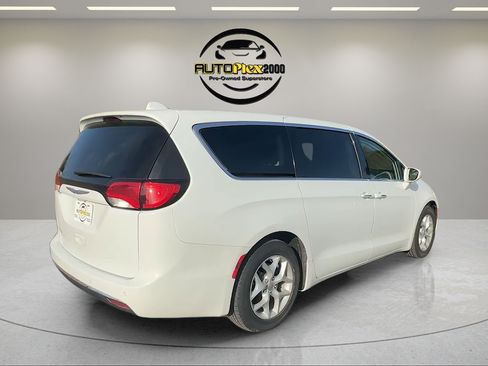 Used 2018 Chrysler Pacifica Touring Plus w/ Tire & Wheel Group FWD image 7