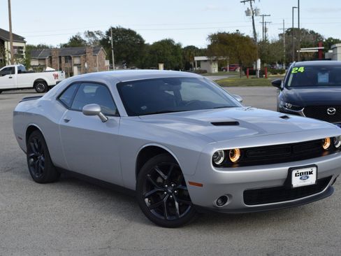 Used 2022 Dodge Challenger SXT w/ Blacktop Package image 7