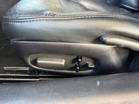 Used 2004 Chevrolet Corvette Coupe w/ Preferred Equipment Group RWD image 18