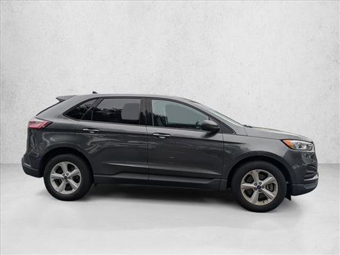 Used 2020 Ford Edge SE image 4