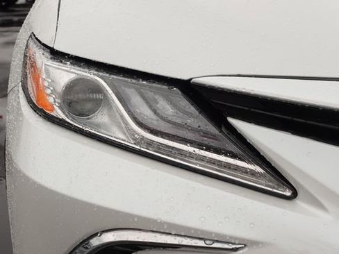 Certified 2022 Toyota Camry XLE FWD image 6