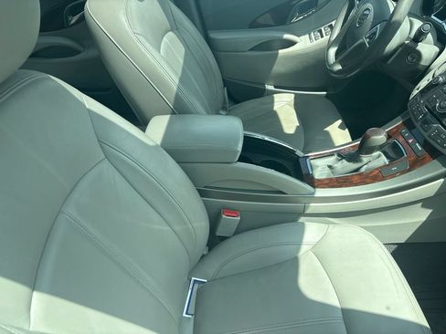 Used 2011 Buick LaCrosse CXL FWD image 19