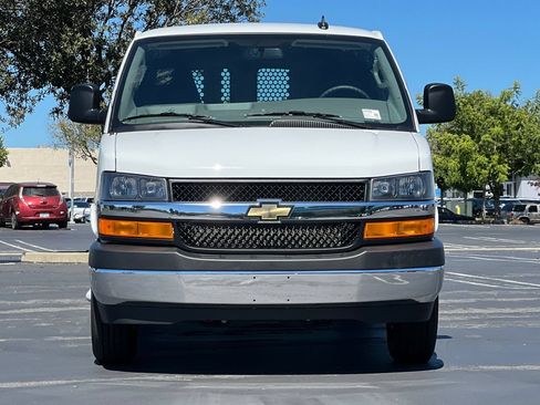 Used 2025 Chevrolet Express 2500 w/ Driver Convenience Package RWD image 9