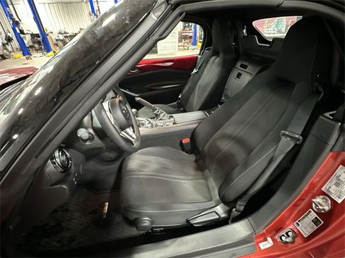 Used 2025 MAZDA MX-5 Miata Club w/ Weather Package image 17