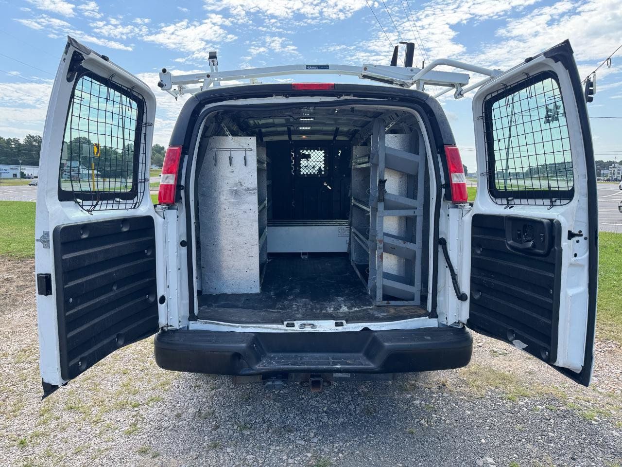 Used 2017 Chevrolet Express 2500 RWD image 19