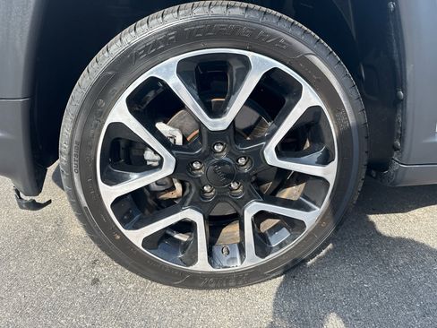 Used 2018 Jeep Compass Limited w/ Navigation Group AWD/4WD image 9