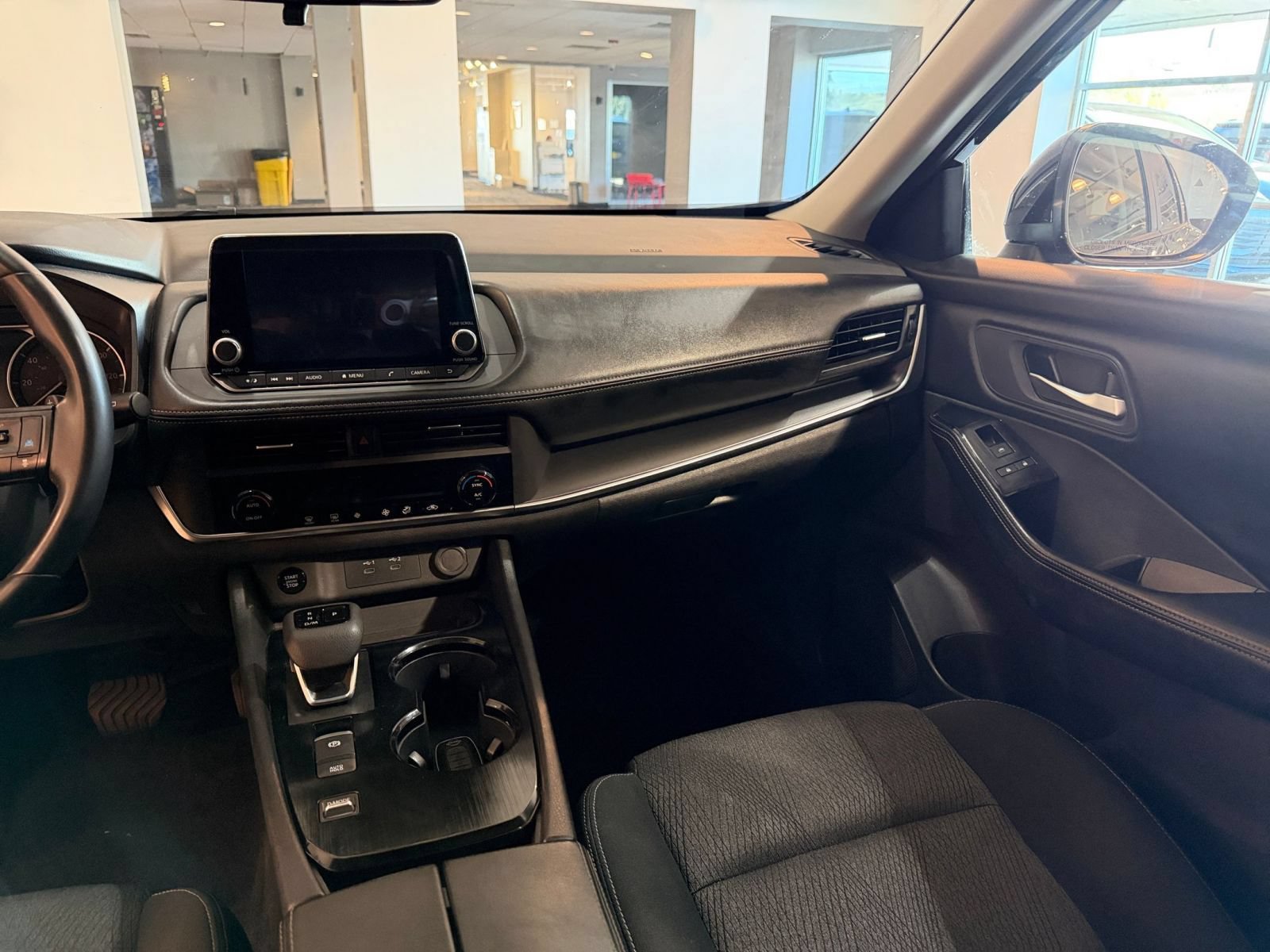 Used 2025 Nissan Rogue SV FWD image 35