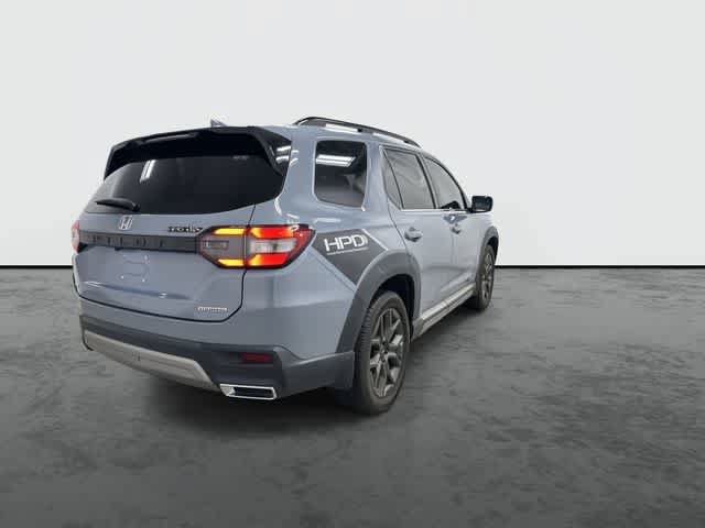 Used 2023 Honda Pilot Touring image 3