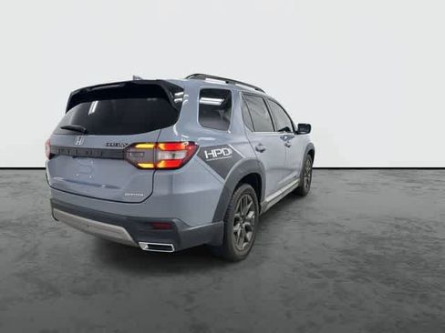 Certified 2023 Honda Pilot Touring image 3
