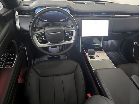 Used 2025 Land Rover Range Rover SE AWD/4WD image 12