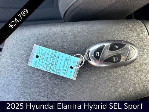 Used 2025 Hyundai Elantra SEL image 26
