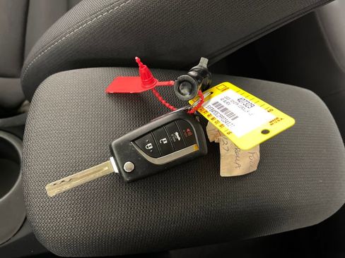 Used 2023 Toyota Corolla LE image 31