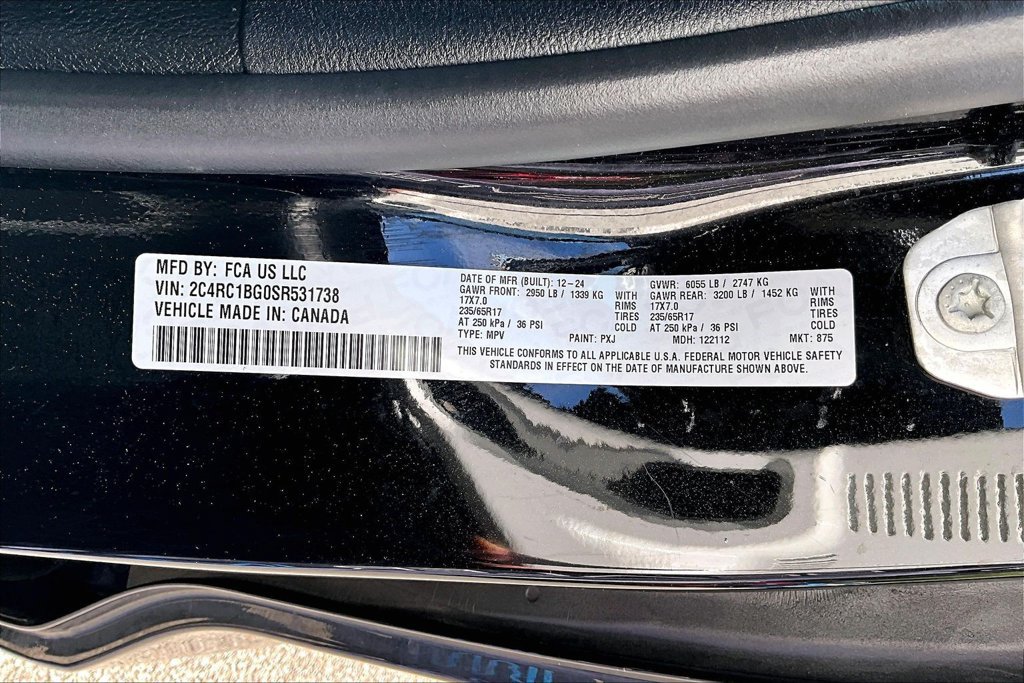 Used 2025 Chrysler Pacifica Select FWD image 42