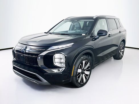 Used 2025 Mitsubishi Outlander SEL FWD image 3