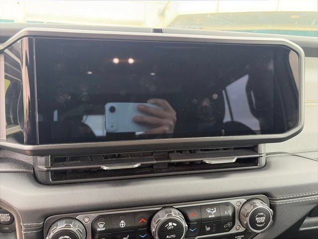 Used 2024 Jeep Wrangler Unlimited Sahara AWD/4WD image 9