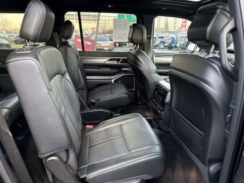 Used 2025 Jeep Wagoneer Series II image 12