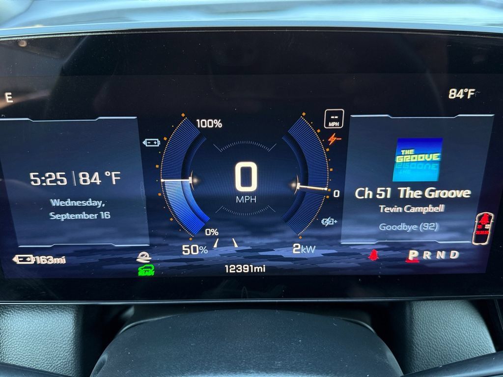 Used 2025 Chevrolet Equinox EV RS FWD image 13