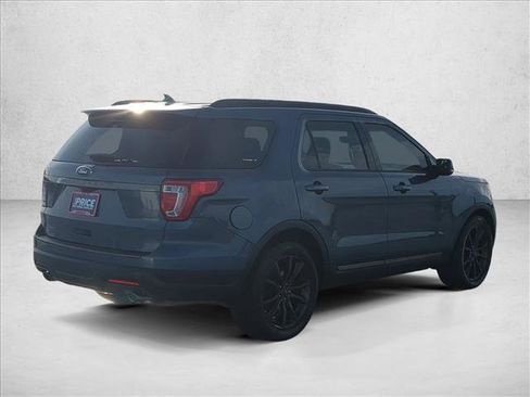Used 2018 Ford Explorer XLT w/ Equipment Group 202A FWD image 5