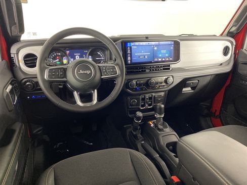 Used 2025 Jeep Wrangler Unlimited Sahara w/ Safety Group AWD/4WD image 34