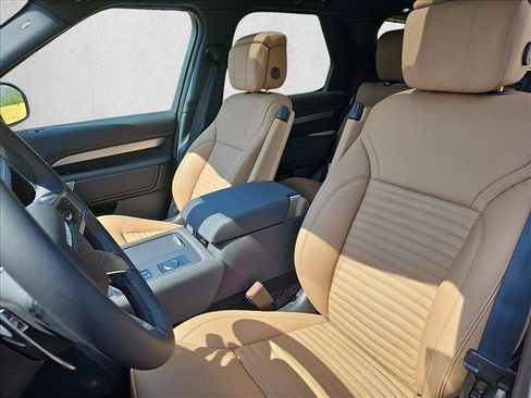 Used 2024 Land Rover Discovery Dynamic SE image 10