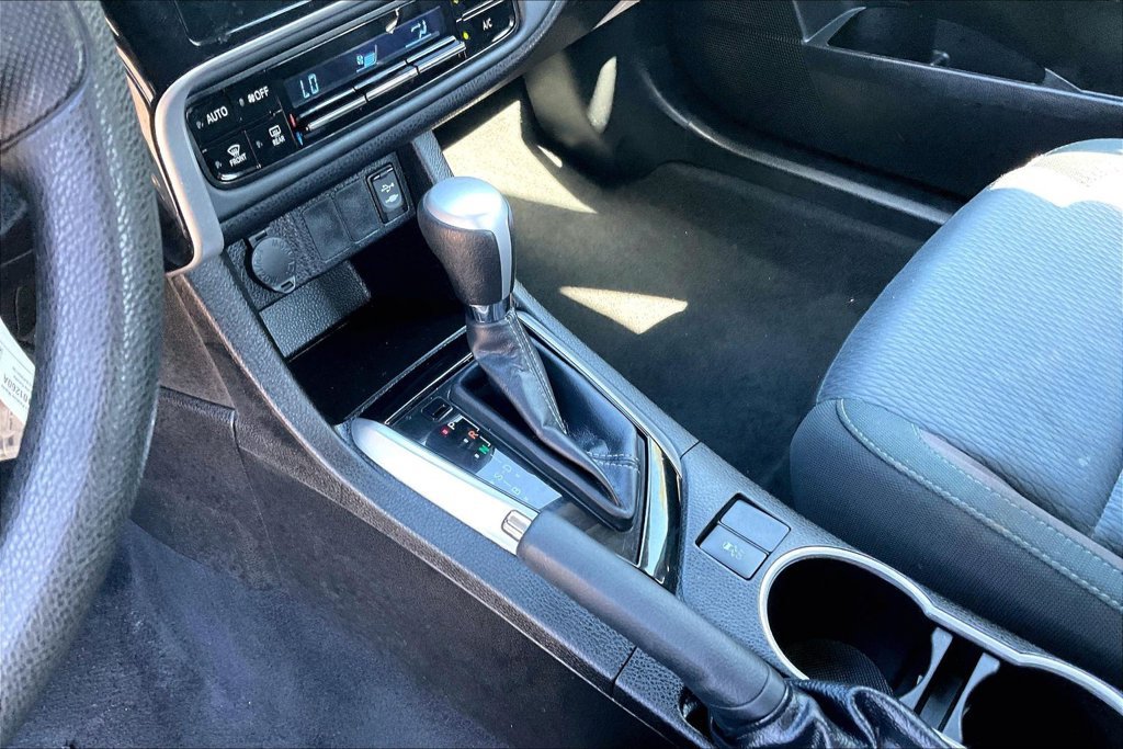 Used 2018 Toyota Corolla LE FWD image 17