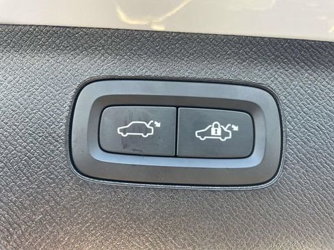 Certified 2025 Volvo XC90 T8 Plus w/ Protection Package Premier AWD/4WD image 11