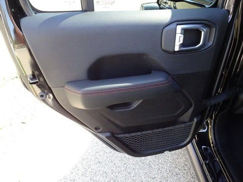 Used 2024 Jeep Gladiator Rubicon image 16