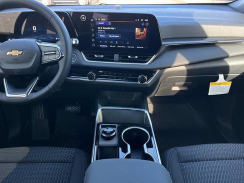 New 2026 Chevrolet Equinox LT image 18