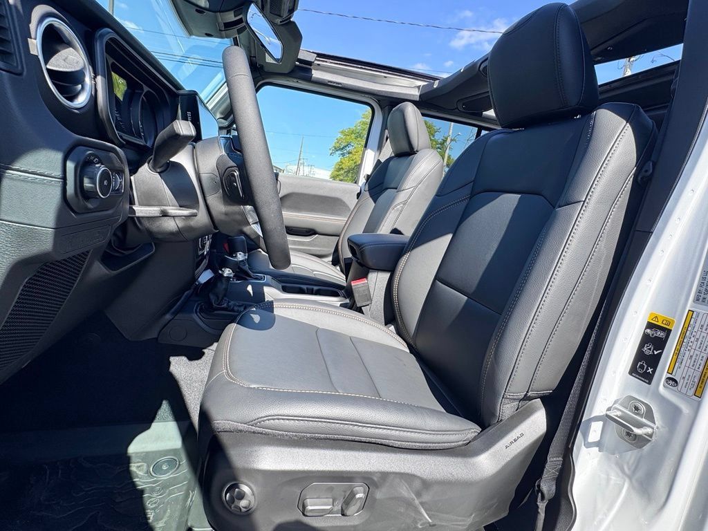 New 2026 Jeep Wrangler Unlimited Sahara AWD/4WD image 14
