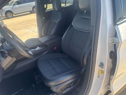 Used 2025 Ford Explorer ST-Line image 17