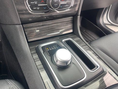 Used 2019 Chrysler 300 Touring w/ Driver Convenience Group AWD/4WD image 30