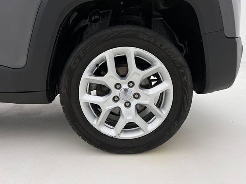 Used 2018 Jeep Renegade Latitude w/ Cold Weather Group image 30