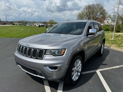 Used 2017 Jeep Grand Cherokee Limited image 2