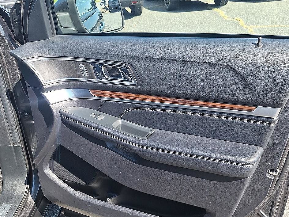 Used 2019 Ford Explorer Limited w/ Ford Safe & Smart Package AWD/4WD image 30