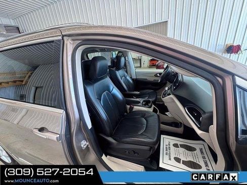 Used 2018 Chrysler Pacifica Touring-L Plus FWD image 6