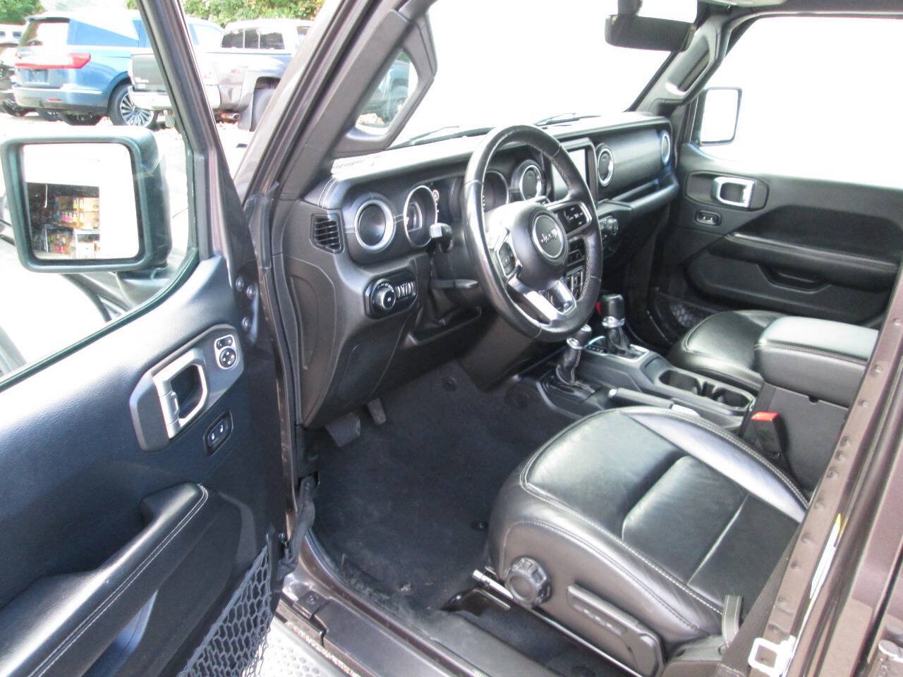 Used 2018 Jeep Wrangler Unlimited Sahara w/ Dual Top Group AWD/4WD image 13
