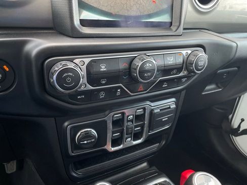 Used 2022 Jeep Wrangler Unlimited Sahara image 18