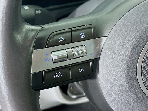 Used 2025 Hyundai Kona SEL FWD image 17