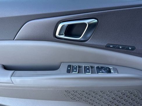 New 2026 Kia Carnival EX FWD image 12