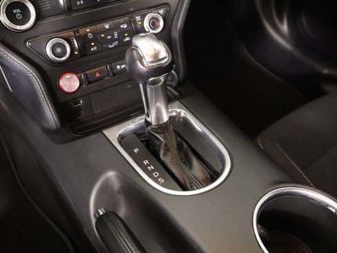 Used 2019 Ford Mustang Coupe RWD image 7